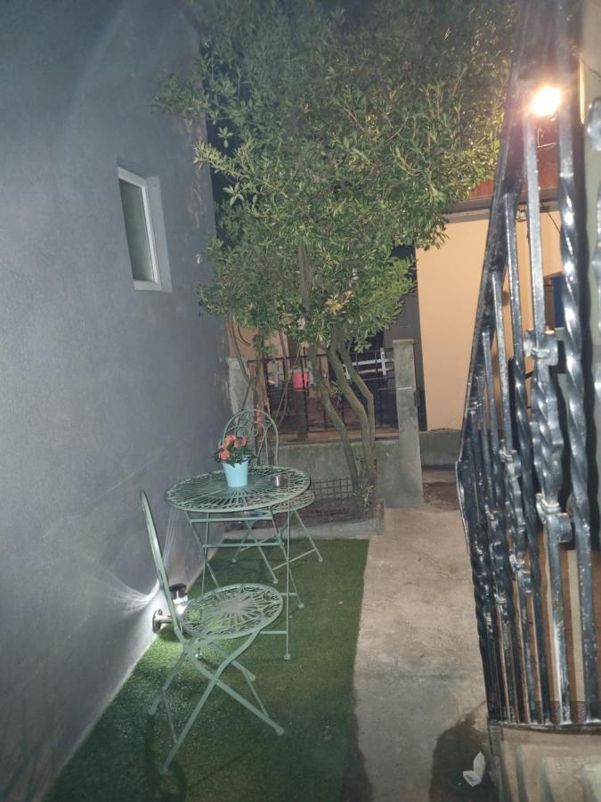 Studio Jacuzzi Au Centre 科尔马 外观 照片