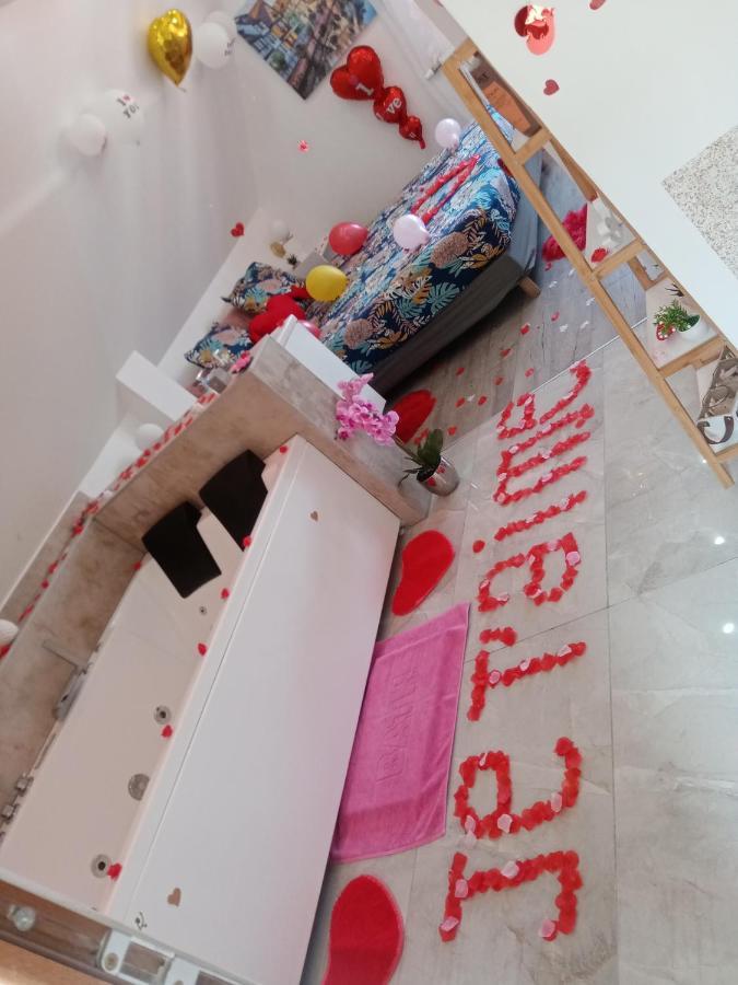 Studio Jacuzzi Au Centre 科尔马 外观 照片