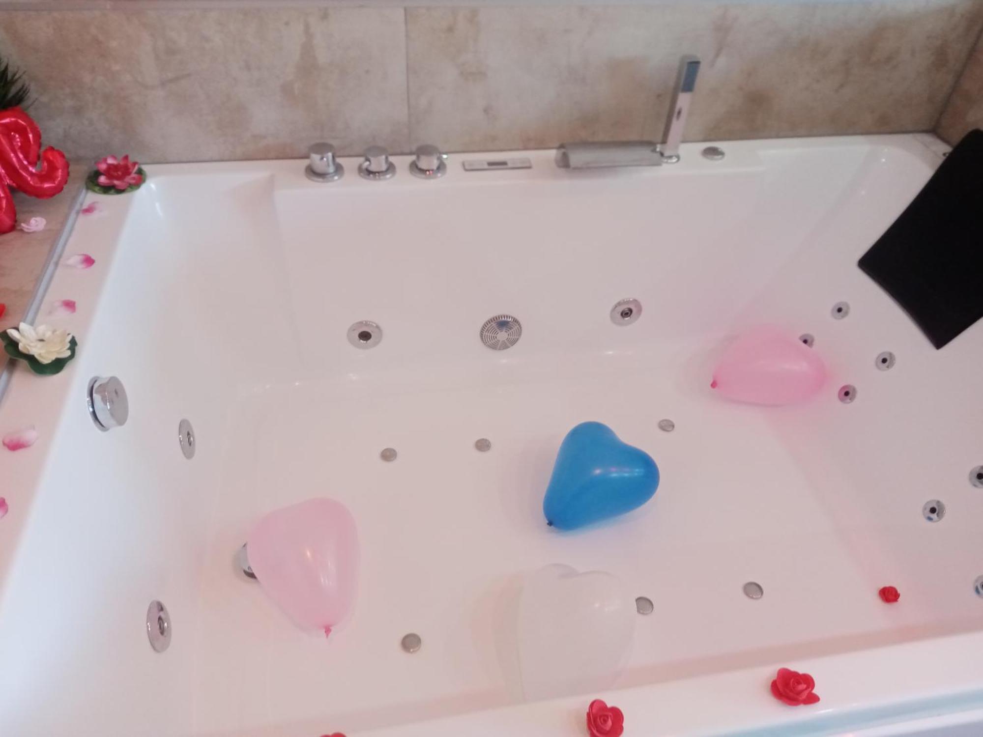Studio Jacuzzi Au Centre 科尔马 外观 照片